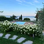Breathtaking Villa In Bardolino Pool & Garden